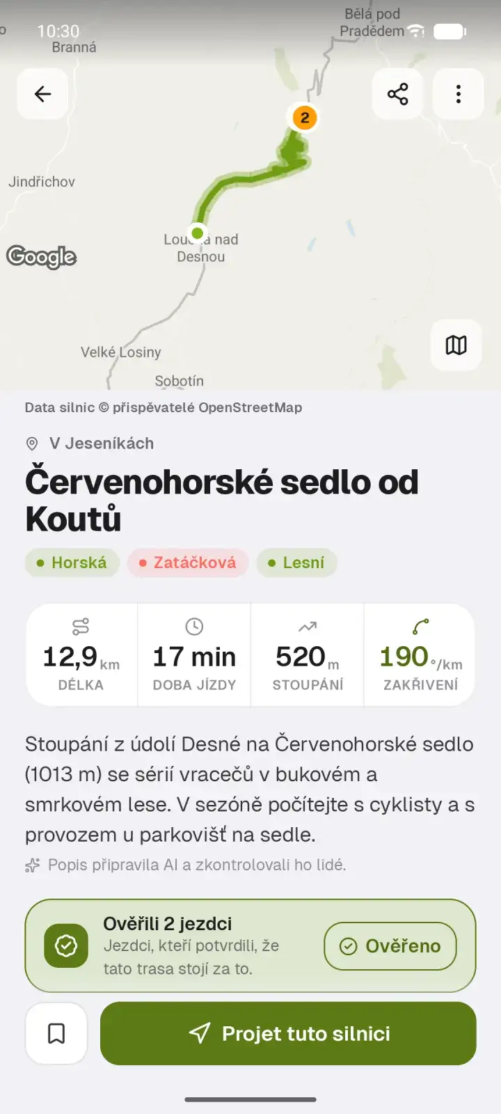 Snímek obrazovky aplikace RoamRise na Androidu: detail silnice Červenohorské sedlo od Koutů s trasou na mapě, štítky, statistikami a ověřením od dvou jezdců.