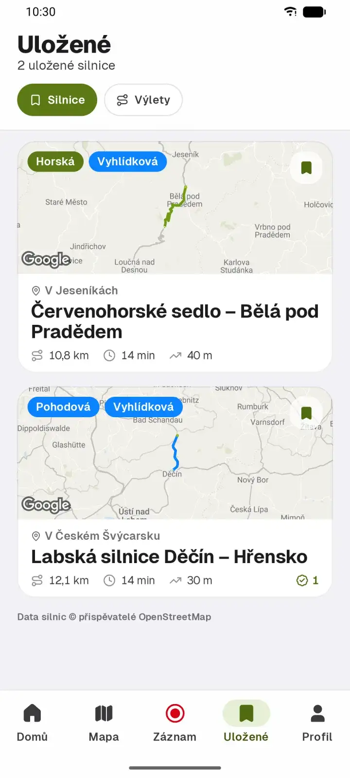 Snímek obrazovky aplikace RoamRise na Androidu: seznam uložených silnic s trasou na mapě.